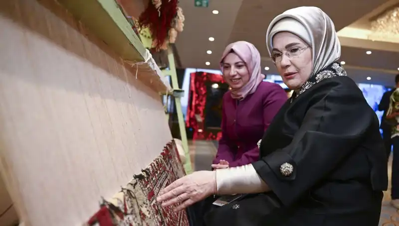 Emine Erdoğan’ın El Yapımı Halısı Açık Artırmada Satışa Çıktı: Geliri Depremzedelere