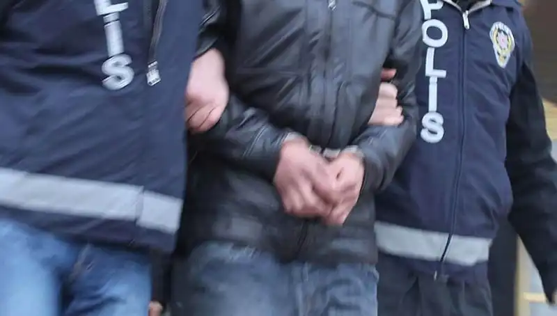 Türkiye Genelinde 34 Kişi Dolandırıcılık Suçlamasıyla Gözaltına Alındı