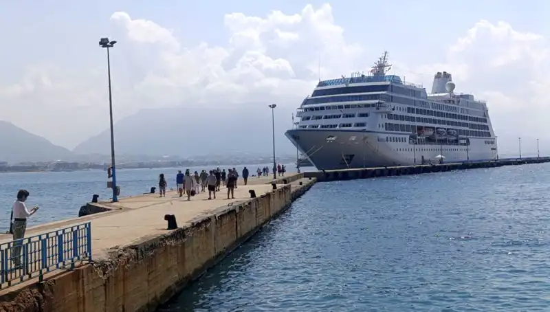 ABD'li Turistler Alanya'nın Gözdesi Oldu: Kruvaziyer Sezonu Başladı!
