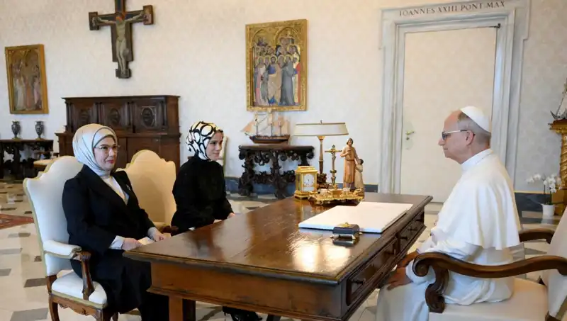 Emine Erdoğan ve Papa Leo’nun Tarihi Buluşması: Gazze Üzerine Yemekli Görüşme