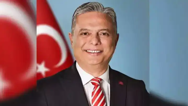 Ümit Uysal: CHP Genel Başkanlığı İçin Yarışan Siyasi Figürün Hayatı