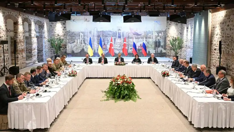 İstanbul'da Tarihi Barış Zirvesi: Rus Heyeti Türkiye'ye Ayak Bastı