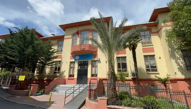 Depremde Zarar Gören 4 Okul Güvenlik İçin Boşaltıldı: Eğitimde Yeni Dönem