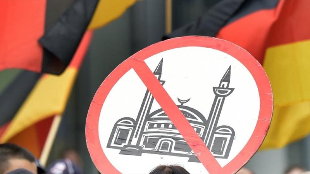 Almanya'da Irkçı Saldırılar Artıyor: Müslümanlar ve Türkler Hedef Alınıyor