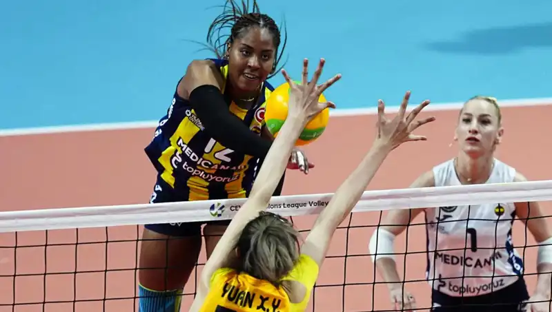 Avrupa’nın Sahnesinde Hız Kesmeyen Türk Derbisi: Fenerbahçe, VakıfBank'ı 3-0 Yendi