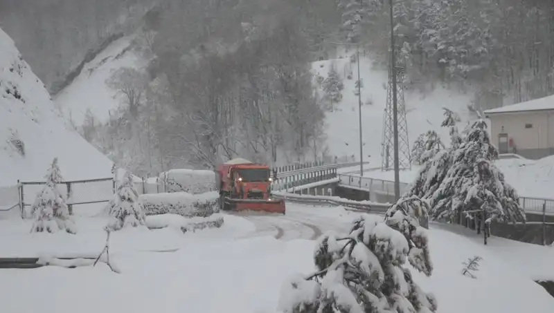 Bolu Dağı’nda Yağan Kar Manzarası: Doğa Kendini Yeniden Yaratıyor