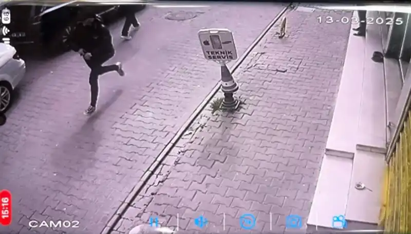 İstanbul'da Silahlı Saldırı: Korkunç Olayda Kurban Bacağından Yaralandı
