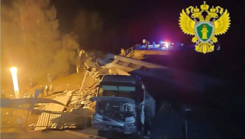 Rusya'da Köprü Çökmeleri ve Tren Kazası: 7 Kişi Hayatını Kaybetti