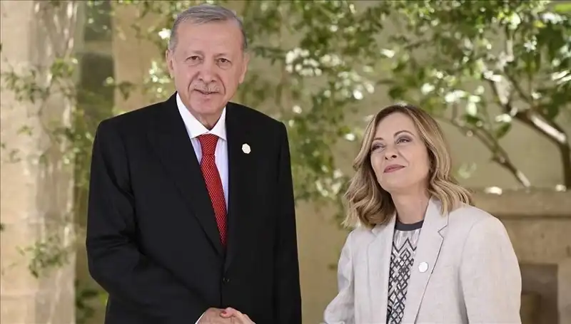 İstanbul’da Akdeniz Zirvesi: Erdoğan, İtalya ve Libya Başbakanları ile Görüşüyor