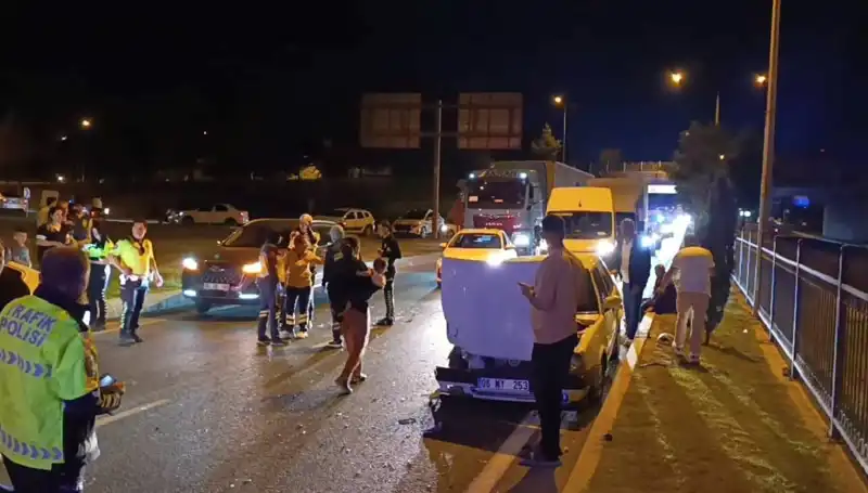 Otoyolda Geri Dönüş Kazası: İki Çocuk, Dört Yaralı