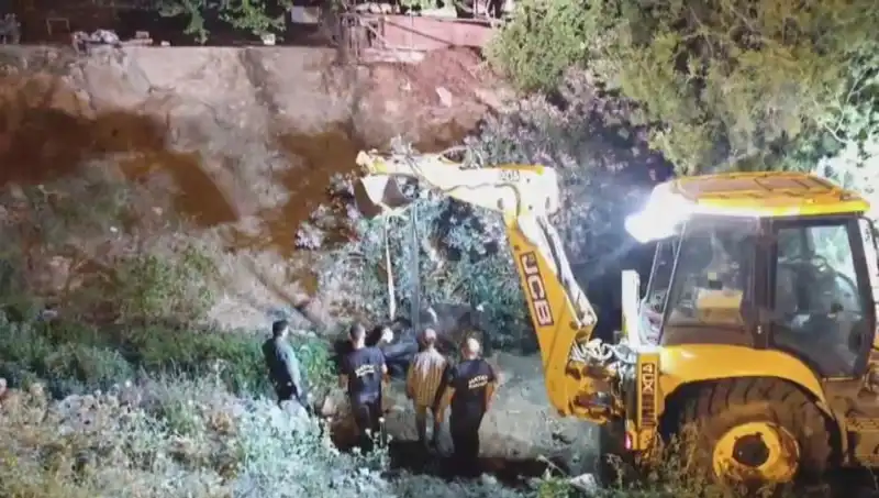 Hatay'da İneğe Kurtarma Operasyonu: Kahramanlar Sahaya Çıktı