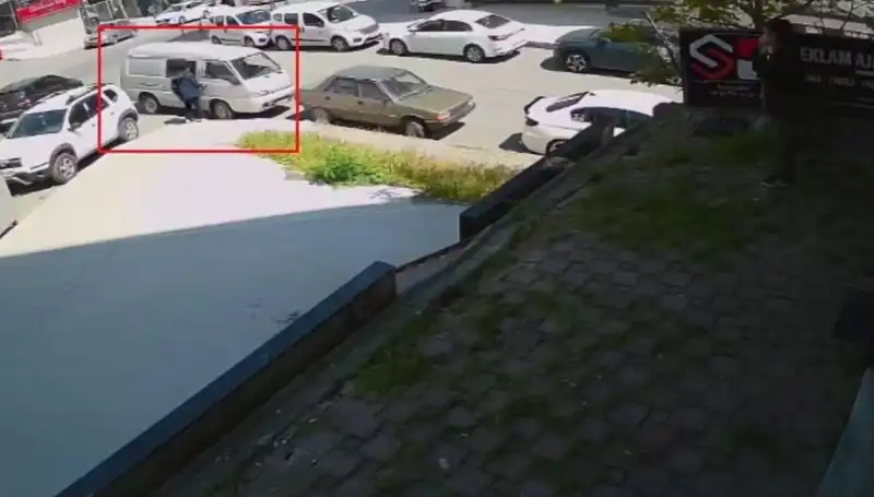 Aracını Çalmak İsterken Suçüstü Yakalanan Hırsızın Hikayesi