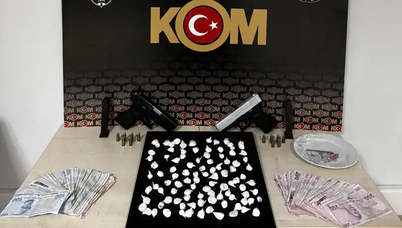 Çeşme'de Silahlı Saldırı: Üç Kişi Gözaltında, Olayın Sebebi Ne?