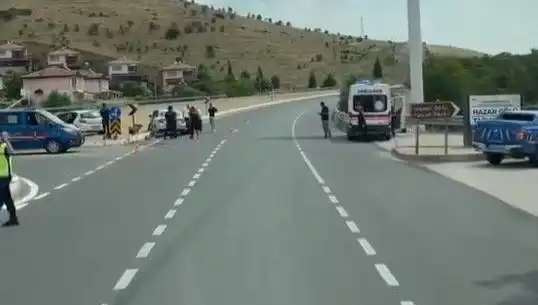 Elazığ'da İki Otomobil Çarpıştı: Yaralılar Hastaneye Sevk Edildi