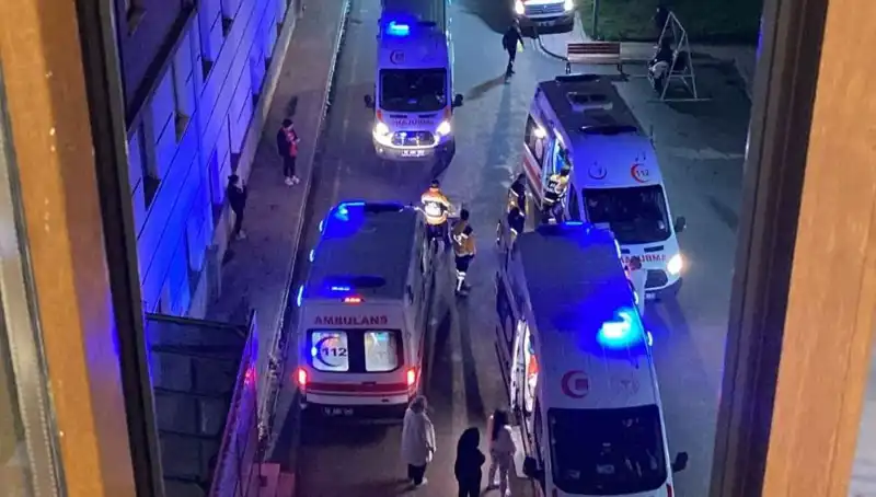 Akşam Yemeğinde Gizemli Zehirlenme Olayı: 53 Öğrenci Hastaneye Kaldırıldı