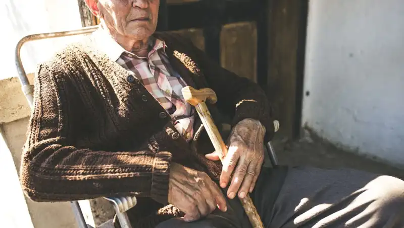 Yalnızlık ve İlgisizlik, 100 Yaş Üstü Bireylerde Depresyona ve Alzheimer'a Neden Oluyor