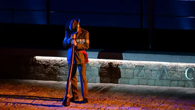 Anzak Koyu'nda Yapılan "Şafak Ayini", Duygusal Anlara Ev Sahipliği Yaptı