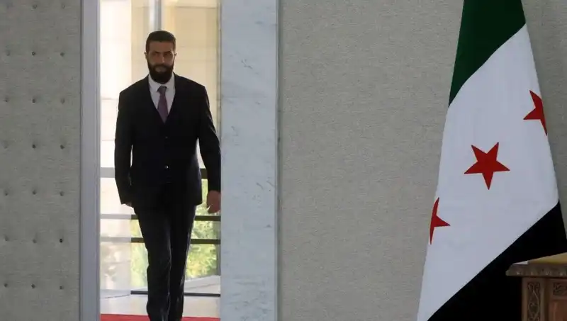 Paris'te Şara-Macron Zirvesi: Fransa Suriye’nin Yeniden İnşası İçin Yeni Adımlar Atacak