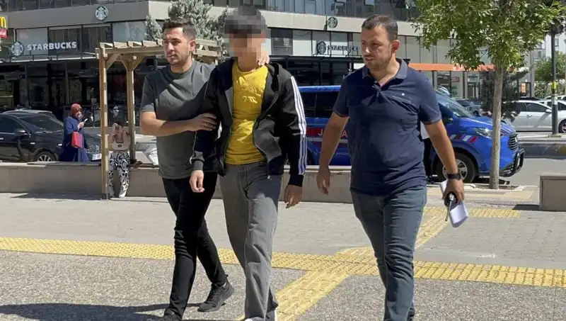 Tartışmanın Sonucu: Genç Kardeş Ağabeyini Bıçakladı, Gözaltına Alındı!