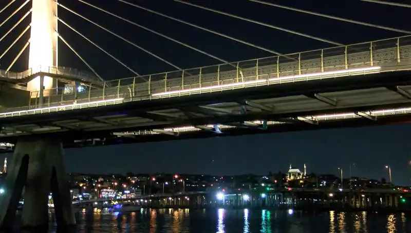 Metro Köprüsünden Denize Düşen Kişinin İzleri Peşinde
