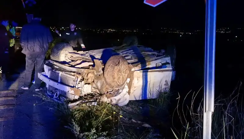 Şarampole Devrilen Otomobilde Feci Kaza: 1 Ölü, 3 Yaralı!