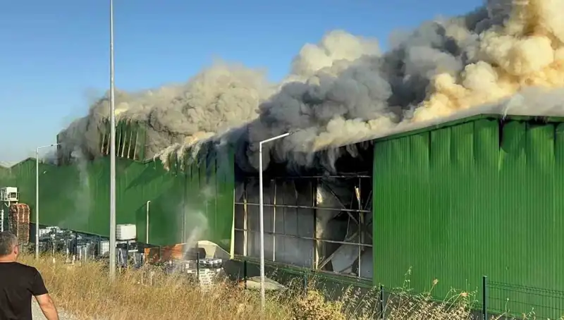 Balıkesir'deki Fabrika Yangınında İki İşçi Hayatını Kaybetti: 1 Kişi Tutuklandı