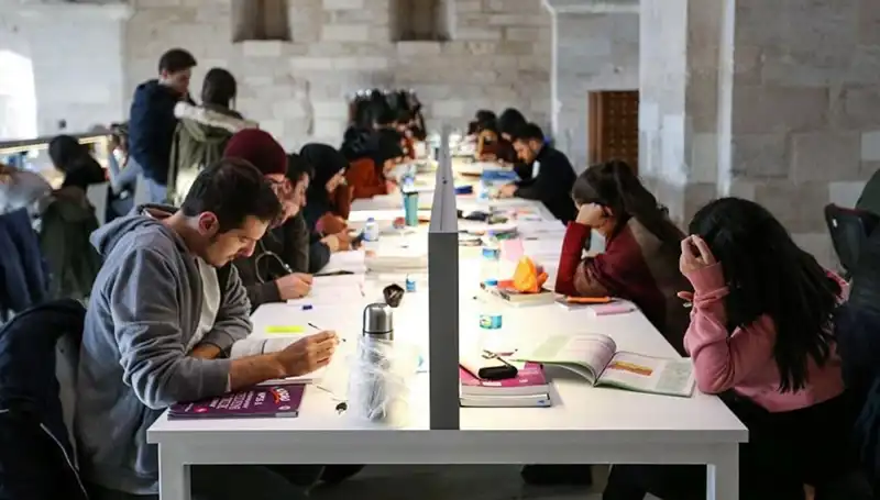 Üniversiteler 2023-2024 Eğitim Döneminin Başlangıç Tarihlerini Belirledi