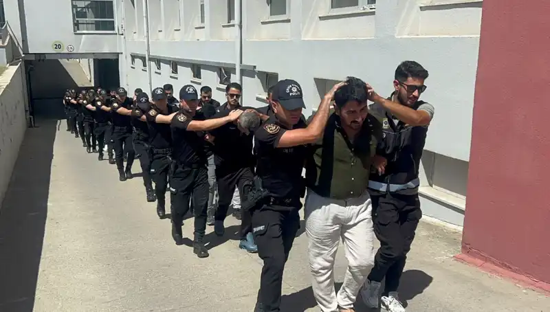 Adana'da Eşsiz Bir Uyuşturucu Operasyonu: 825 Kilo Eroin ve 16 Tutuklama