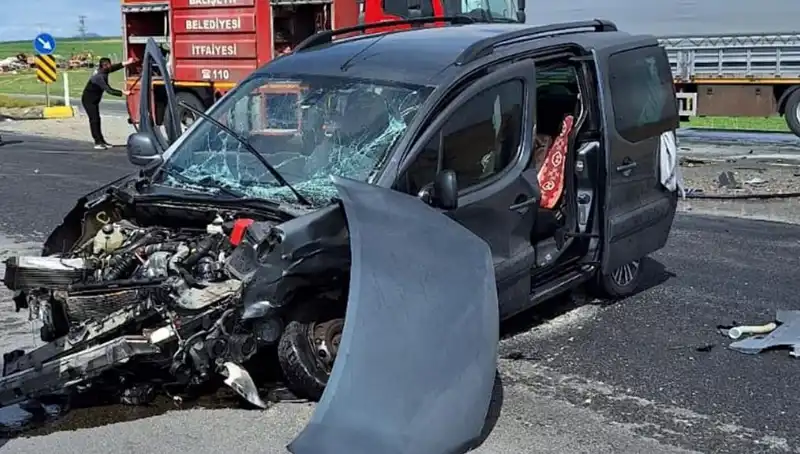 Ankara Yolunda Feci Kaza: Üç Kişi Yaralandı ve Trafik Aksadı