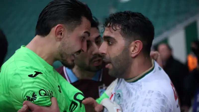 Konyaspor-Trabzonspor Maçında Şok Anlar: Uzatma Dakikalarında Tansiyon Yükseldi!