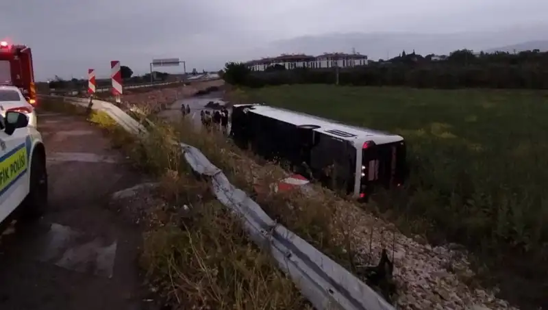 Manisa'da Yolcu Otobüsü Kazasında Peş Peşe Gelen Yaralılar İhbarı