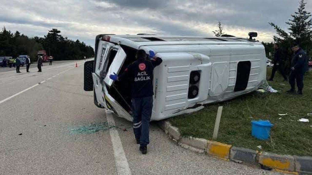 Balıkesir'de Okul Servisi ile Tır Kaza Yaptı: 8 Öğrenci Ağır Yaralandı