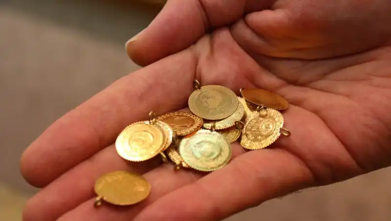 Altın Fiyatları Düşüşte: 30 Nisan Canlı Verilerle Güncellendi