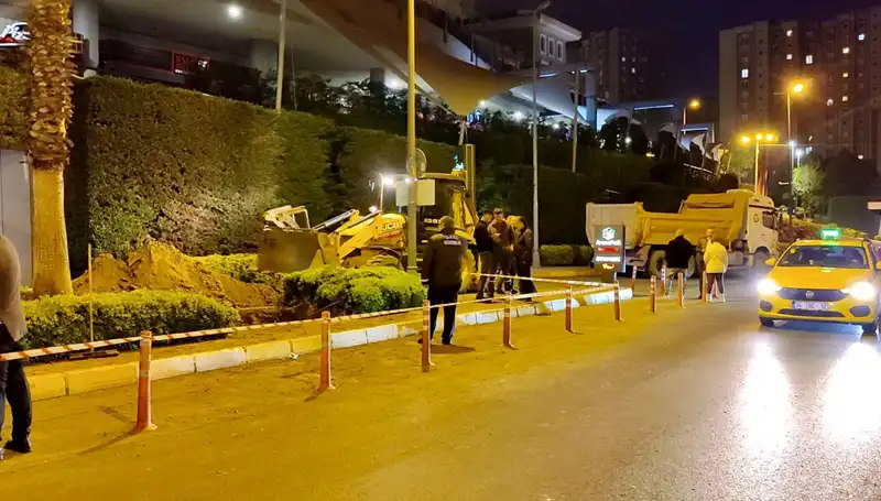 Doğalgaz Paniği AVM Girişinde Yaşandı: Alışveriş Keyfi Tehlikeye Girdi!