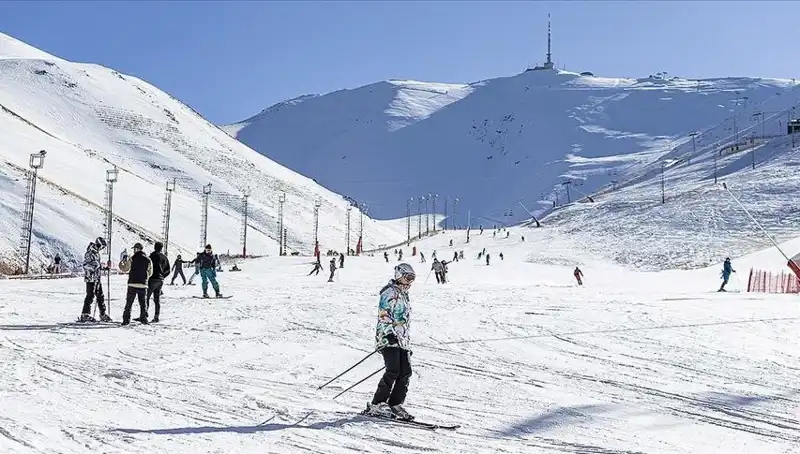 Palandöken'de Kış Sezonu Başladı: En Yüksek Kar Kalınlığına Ulaşıldı!