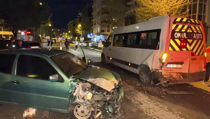 Otomobil Servis Minibüsüne Çarptı: 6 Yaralı, Detaylar Şok Edici!