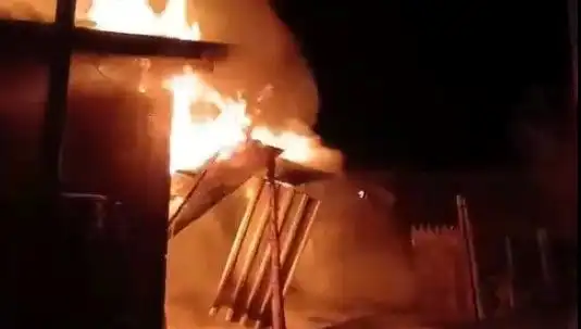 Karabük'te Çıkan Yangın İki Evi Kül Etti: Nedenleri Araştırılıyor