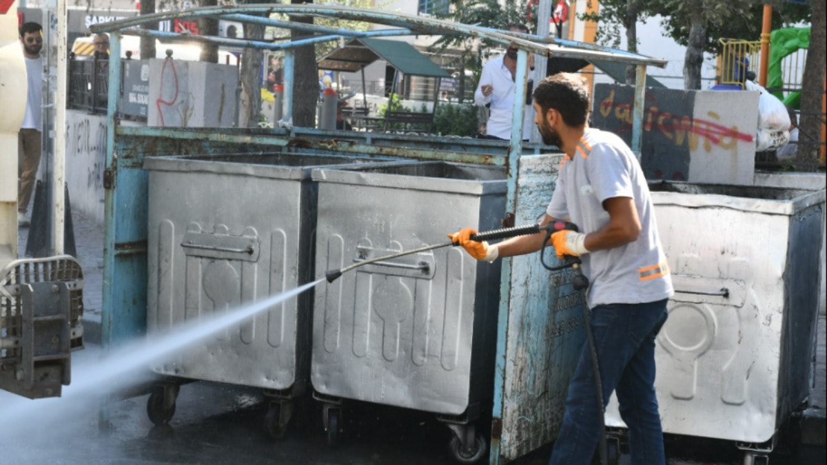 Esenyurt'ta Temizlik Seferberliği: Şehir Yeniden Canlanıyor