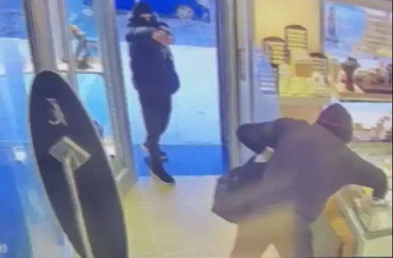 Ümraniye'de Maskeli Soyguncuların Silahlı Saldırısı: Gözaltılar Var!