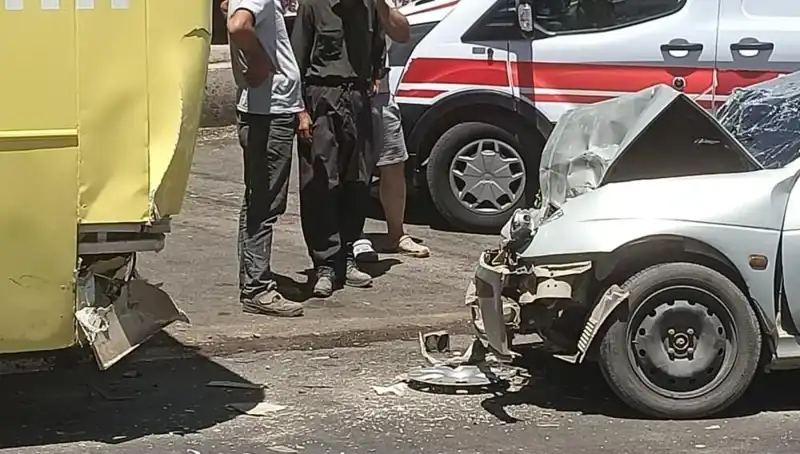 Halk Otobüsü ve Otomobil Çarpıştı: Korkutan Kaza ve Yaralılar