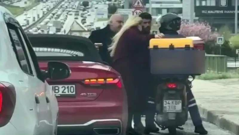 D-100'de Korkunç Olay: Motokurye ile Tartışan Adam Silah Çekti!