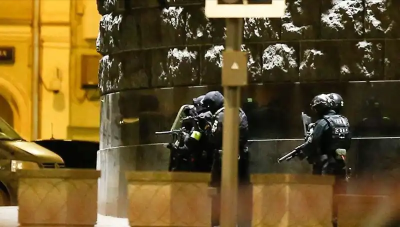Rusya'da Şok Edici Silahlı Saldırı: Çatıdan Rastgele Ateş Açtı!