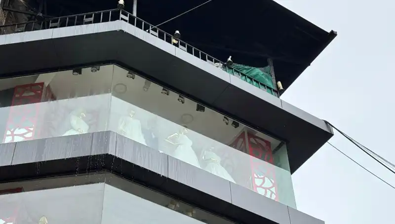 Giyim Mağazasındaki Yangın, Alışveriş Tutkunlarını Şaşırttı ve Korkuttu