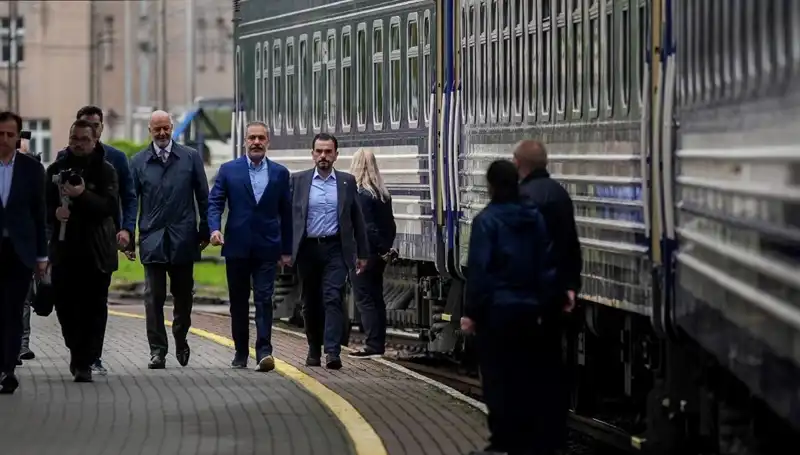 Dışişleri Bakanı Fidan, Ukrayna'yı Ziyaret Etti: Görüşmelerin Ardından Önemli Açıklamalarda Bulundu