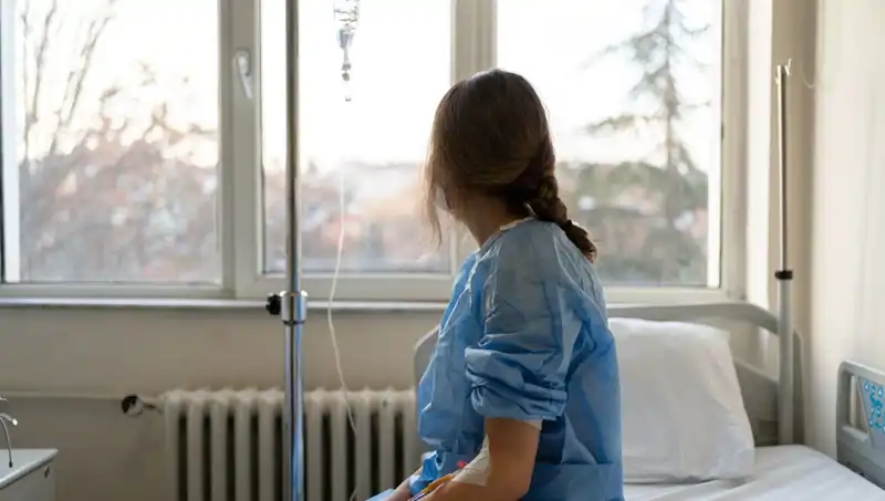 27 Yaşındaki Kadının Meme Kanseri Tanısı: Doktorlar Ciddi Değil Mi Dedi?