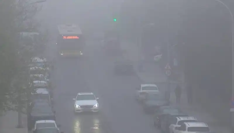 İstanbul'da Sis Bastı: Görüş Mesafesi Düşüyor, Aşırı Dikkat Şart!