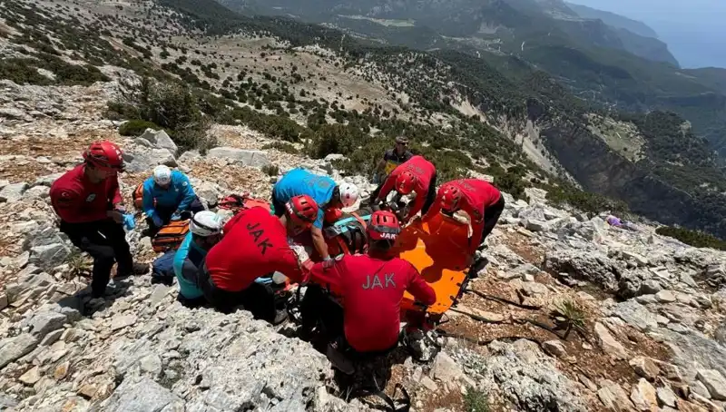 Fethiye'de Korkunç Kaza: Paraşüt Kayalıklara Düştü, İki Kişi Hayatını Kaybetti