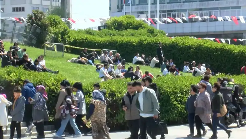 Taksim'de Deprem Yoğunluğu: Şehir Sakinlerini Korkuttu!