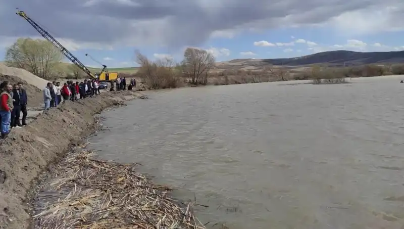 Kızılırmak Nehri'nde Kayıp Genç: 17 Yaşındaki Mehmet'in Gizemi