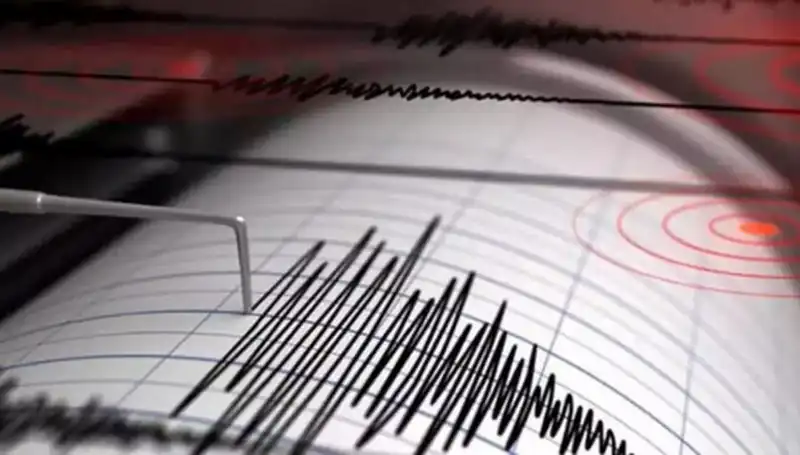 Ege Denizi'nde Şiddetli Deprem: 4,1 Büyüklüğündeki Sarsıntı Panik Yarattı